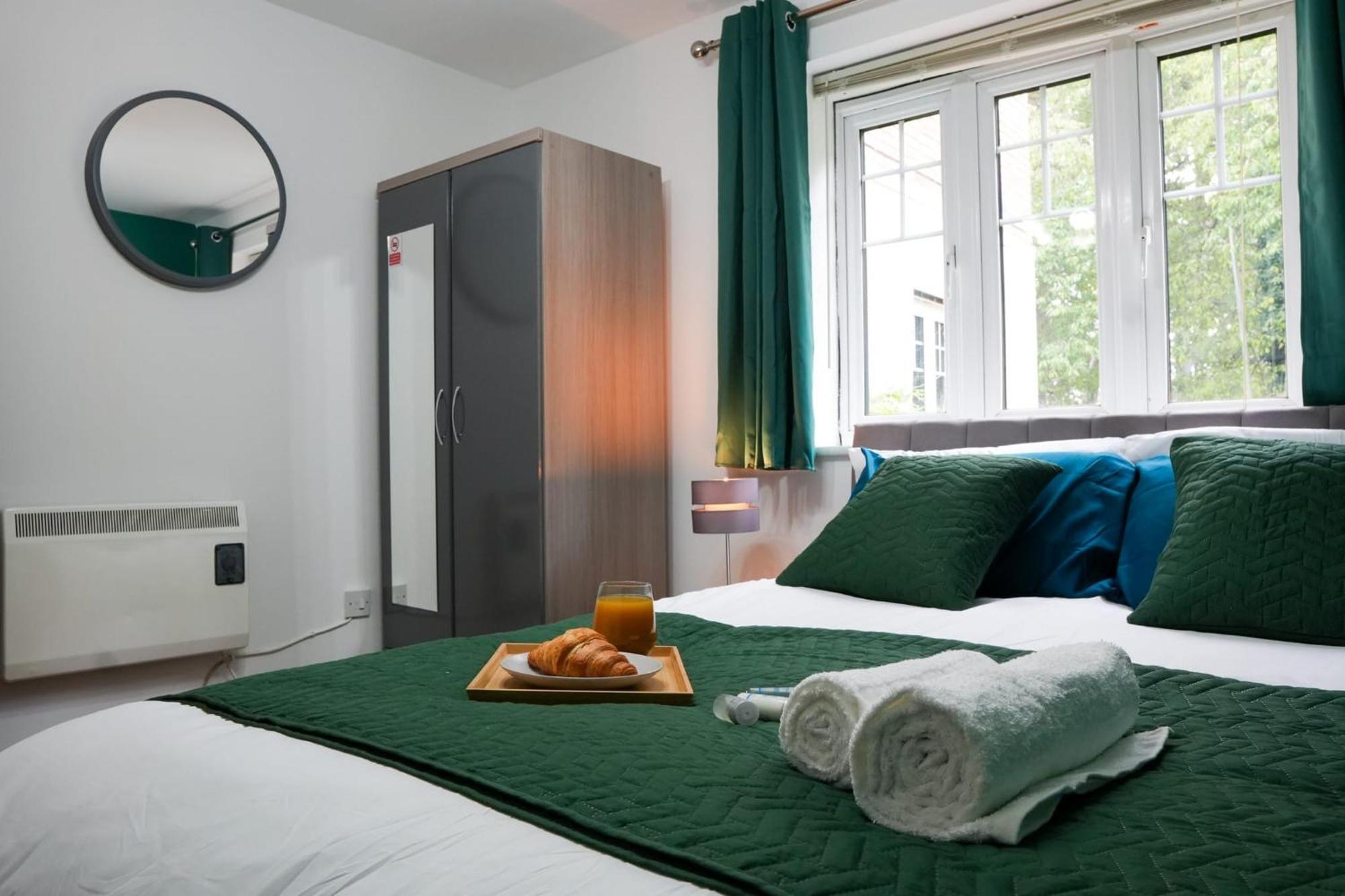 Whole 2-Bed Apartment - Contractors, Professionals, Ulez Free, Free Parking, B'Ham City 10Mins Birmingham Exteriör bild